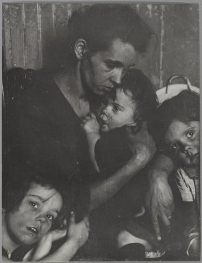 Consuelo Kanaga (American, 1894-1978). <em>Untitled (New York)</em>, 1922-1924. Gelatin silver print, frame: 22 13/16 × 16 13/16 × 1 1/2 in. (57.9 × 42.7 × 3.8 cm). Brooklyn Museum, Gift of Wallace B. Putnam from the Estate of Consuelo Kanaga, 82.65.308 (Photo: Brooklyn Museum, 82.65.308_PS1.jpg)