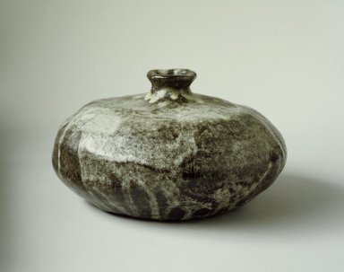 Mitsuhashi Takashi (Japanese). <em>Vase</em>, ca. 1960. Stoneware, 6 1/4 x 7 1/2 in. (15.9 x 19.1 cm). Brooklyn Museum, Gift of Mr. and Mrs. Richard Sneider, 83.173.18. Creative Commons-BY (Photo: Brooklyn Museum, 83.173.18.jpg)
