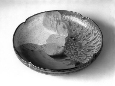 Onimaru Setsuzan (Japanese, 1912–1996). <em>Kashibachi (Tea Ceremony Cake Dish)</em>, ca. 1960. Takatori ware, stoneware, 1 7/8 x 8 1/4 in. (4.8 x 21 cm). Brooklyn Museum, Gift of Mr. and Mrs. Richard Sneider, 83.173.3. Creative Commons-BY (Photo: Brooklyn Museum, 83.173.3_bw.jpg)