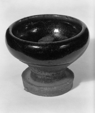  <em>Oil Lamp</em>, 19th century. Seto ware, buff stoneware with brown/black 'temmoku' glaze, 2 3/8 x 3 1/8 in. (6 x 7.9 cm). Brooklyn Museum, Gift of Peter Bandtlow, 83.30.4. Creative Commons-BY (Photo: Brooklyn Museum, 83.30.4_bw.jpg)