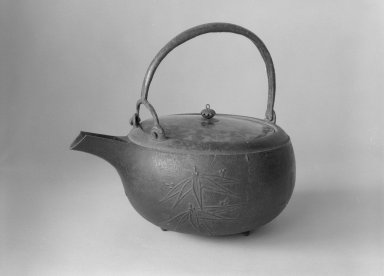  <em>Choshi (Sake Ewer)</em>, 19th century. Cast iron and lacquered wood, 8 1/2 x 9 1/4 in. (21.6 x 23.5 cm). Brooklyn Museum, Gift of Dr. John P. Lyden, 84.139.11a-b. Creative Commons-BY (Photo: Brooklyn Museum, 84.139.11a-b_bw.jpg)