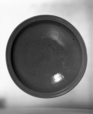  <em>Arita Celadon Charger</em>, 17th century. Stoneware with celadon glaze; Bizen ware, 4 5/8 x 17 5/8 in. (11.7 x 44.8 cm). Brooklyn Museum, Gift of Carole Davenport, 84.143. Creative Commons-BY (Photo: Brooklyn Museum, 84.143_bw.jpg)