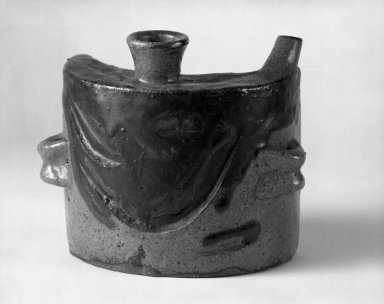  <em>Dachibin (Hip Flask)</em>, 19th-20th century. Glazed stoneware, 4 7/8 x 5 1/2 in. (12.4 x 14 cm). Brooklyn Museum, Gift of Dr. and Mrs. John P. Lyden, 84.196.12. Creative Commons-BY (Photo: Brooklyn Museum, 84.196.12_bw.jpg)