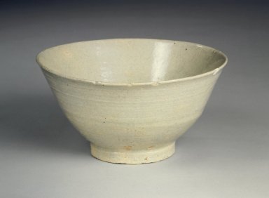  <em>Bowl</em>, 17th century. Porcelain, glaze, Height: 3 1/2 in. (8.9 cm). Brooklyn Museum, Gift of Dr. Kenneth Rosenbaum, 84.203.12. Creative Commons-BY (Photo: Brooklyn Museum, 84.203.12.jpg)