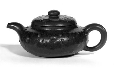  <em>Teapot</em>, late 19th–early 20th century. "Purple clay" (zisha) earthenware, Height with lid: 3 11/16 in. (9.3 cm). Brooklyn Museum, Gift of Robert S. Anderson, 84.244.17a-b. Creative Commons-BY (Photo: Brooklyn Museum, 84.244.17a-b_bw.jpg)