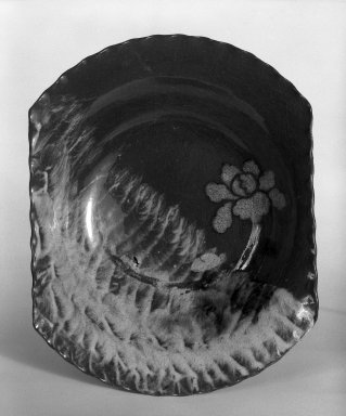  <em>Utsutsugawa Ware Mukozuke</em>, late 17th-early 18th century. Gray stoneware, 1 3/4 x 5 3/4 x 7 1/4 in. (4.4 x 14.6 x 18.4 cm). Brooklyn Museum, Gift of Dr. and Mrs. Raymond Sackler, 85.115. Creative Commons-BY (Photo: Brooklyn Museum, 85.115_bw.jpg)