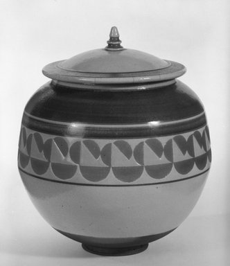 Jamie Davis (American, born 1945). <em>Covered Jar</em>, ca. 1976. Earthenware, 7 1/2 x 6 1/2 x 6 1/2 in. (19.1 x 16.5 x 16.5 cm). Brooklyn Museum, Gift of Robert J. Mehlman, 85.209a-b. Creative Commons-BY (Photo: Brooklyn Museum, 85.209a-b_bw.jpg)