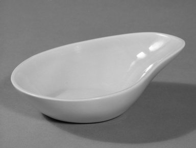 Eva Zeisel (American, born Hungary, 1906-2011). <em>Bowl</em>, designed ca. 1945; produced ca. 1946. Glazed earthenware, Other: 2 1/4 x 6 1/4 x 5 in. (5.7 x 15.9 x 12.7 cm). Brooklyn Museum, Gift of Eva Zeisel, 85.75.19. Creative Commons-BY (Photo: Brooklyn Museum, 85.75.19_bw.jpg)