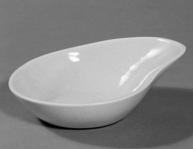 Eva Zeisel (American, born Hungary, 1906-2011). <em>Bowl</em>, designed ca. 1945, production began ca.1946. Earthenware, 2 1/4 x 6 1/4 x 5 in. (5.7 x 15.9 x 12.7 cm). Brooklyn Museum, Gift of Eva Zeisel, 85.75.20. Creative Commons-BY (Photo: Brooklyn Museum, 85.75.20_bw.jpg)