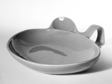 Eva Zeisel (American, born Hungary, 1906-2011). <em>Baby Dish</em>, ca. 1940. Earthenware, 2 x 8 1/2 x 7 3/4 in. (5.1 x 21.6 x 19.7 cm). Brooklyn Museum, Gift of Eva Zeisel, 85.75.2. Creative Commons-BY (Photo: Brooklyn Museum, 85.75.2_bw.jpg)