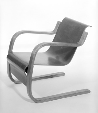 Alvar Aalto (Finnish, 1898–1976). <em>Armchair, Model 31</em>, ca. 1932. Birch plywood, 26 1/2 x 23 5/8 x 30 1/2 in. (67.3 x 60 x 77.5 cm). Brooklyn Museum, Designated Purchase Fund, 85.76. Creative Commons-BY (Photo: Brooklyn Museum, 85.76_bw.jpg)