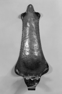 Victor Toothaker (American, died 1932). <em>Wall Sconce</em>, 1912-1915. Hammered copper, 13 x 5 3/8 x 2 1/2 in. (33 x 13.7 x 6.4 cm). Brooklyn Museum, Anonymous gift, 86.178. Creative Commons-BY (Photo: Brooklyn Museum, 86.178_bw.jpg)