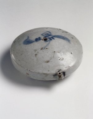  <em>Water Dropper</em>, 19th century. Porcelain with cobalt blue underglaze decoration, Height: 1 1/2 in. (3.8 cm). Brooklyn Museum, Gift of Austin Horowitz, 86.186.2. Creative Commons-BY (Photo: Brooklyn Museum, 86.186.2.jpg)