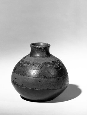 Paracas. <em>Bottle</em>, 500-200 B.C.E. Ceramic, paint, 3 1/4 x 3 1/2in. (8.3 x 8.9cm). Brooklyn Museum, Gift of the Ernest Erickson Foundation, Inc., 86.224.192. Creative Commons-BY (Photo: Brooklyn Museum, 86.224.192_bw_acetate.jpg)