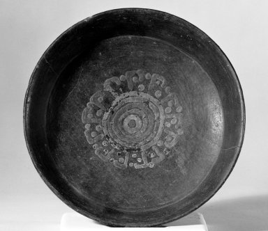 Paracas. <em>Bowl</em>, 500-200 B.C.E. Ceramic, paint, 8 3/8 x 8 3/8 in. (21.3 x 21.3 cm). Brooklyn Museum, Gift of the Ernest Erickson Foundation, Inc., 86.224.200. Creative Commons-BY (Photo: Brooklyn Museum, 86.224.200_view1_bw_acetate.jpg)