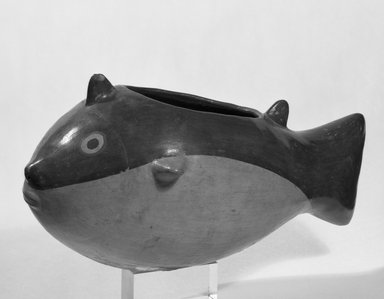 Nasca. <em>Effigy Vessel</em>, 150-200 C.E. Ceramic, pigment, 5 1/4 × 5 × 8 in. (13.3 × 12.7 × 20.3 cm). Brooklyn Museum, Gift of the Ernest Erickson Foundation, Inc., 86.224.5. Creative Commons-BY (Photo: Brooklyn Museum, 86.224.5_bw.jpg)