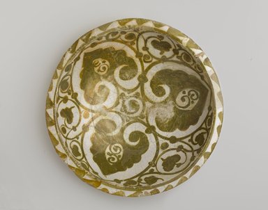  <em>Bowl</em>, 10th–11th century. Ceramic, monochrome lusterware, pink earthenware body, 2 5/8 x 9 5/16 in. (6.6 x 23.7 cm). Brooklyn Museum, Gift of the Ernest Erickson Foundation, Inc., 86.227.187. Creative Commons-BY (Photo: Brooklyn Museum, 86.227.187_top_PS9.jpg)