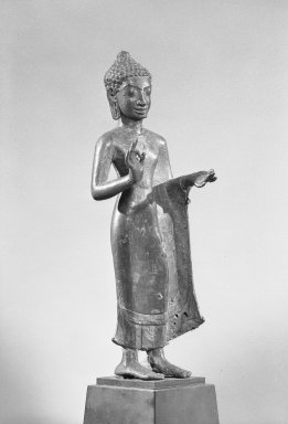  <em>Standing Buddha</em>, 8th century. Bronze, 11 1/2 x 3 3/4 x 3 3/8 in. (29.2 x 9.5 x 8.5 cm). Brooklyn Museum, Gift of the Ernest Erickson Foundation, Inc., 86.227.29. Creative Commons-BY (Photo: Brooklyn Museum, 86.227.29_acetate_bw.jpg)