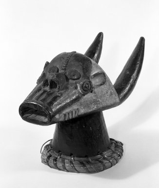 Boki. <em>Headcrest Representing Head of Antelope</em>, early 20th century. Wood, bamboo, pigment, iron, 7 1/2 x 5 3/4 x 13 1/2 in. (19.0 x 14.6 x 34.3 cm). Brooklyn Museum, Gift of Dr. Martin and Suzanne Schulman, 86.230.2. Creative Commons-BY (Photo: Brooklyn Museum, 86.230.2_bw.jpg)