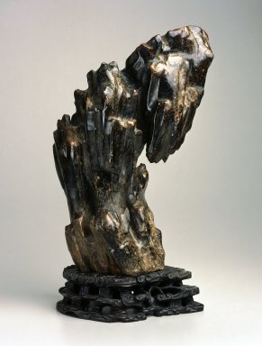  <em>Rock Mountain</em>, 17th-18th century. Steatite with dark wood stand, 15 3/4 x 10 x 7 in. (40 x 25.4 x 17.8 cm). Brooklyn Museum, Designated Purchase Fund, 86.5. Creative Commons-BY (Photo: Brooklyn Museum, 86.5_SL1.jpg)