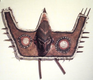  <em>Canoe Prow Mask and Panel</em>. Wood, palm spathe, coir, pigment, raffia, 10 1/2 x 30 in. (26.7 x 76.2 cm). Brooklyn Museum, Gift of Marcia and John Friede and Mrs. Melville W. Hall, 87.218.13. Creative Commons-BY (Photo: Brooklyn Museum, 87.218.13.jpg)