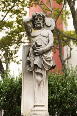  <em>Atlante, one of four, from Hugh J. Chisholm Mansion, 813 Fifth Avenue, NYC</em>, ca. 1899. Limestone, 72 x 18 x 18 in. (182.9 x 45.7 x 45.7 cm). Brooklyn Museum, Gift of Anonymous Arts Recovery Society, 65.130.1. Creative Commons-BY (Photo: Photo: Paula Abreu Pita, BkM_exterior_Sculpture_Garden_20240910_DIG_02_Paula_Abreu_Pita_PS22.jpg)