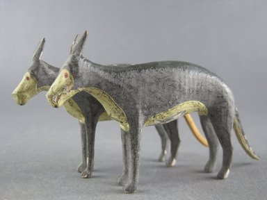  <em>Pair of Dogs</em>, ca. 1880. Pine, pigment Brooklyn Museum, Gift of Mr. and Mrs. Alastair B. Martin, the Guennol Collection, 72.13.130a-b (Photo: Brooklyn Museum, COLL.72.13.130a-b.jpg)