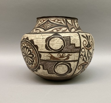 She-we-na (Zuni Pueblo). <em>Jar</em>, late 19th century. Clay, slip, 10 1/4 x 11 13/16 in (26 x 30 cm). Brooklyn Museum, By exchange, 01.1535.2182. Creative Commons-BY (Photo: Brooklyn Museum, CUR.01.1535.2182_view01.jpg)