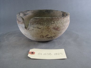 Ancient Pueblo. <em>Bowl</em>, 700-1050 C.E. Clay, 4 x 7 1/4 in.  (10.2 x 18.4 cm). Brooklyn Museum, Gift of Charles A. Schieren, 01.1538.1823. Creative Commons-BY (Photo: Brooklyn Museum, CUR.01.1538.1823.jpg)