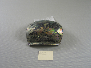 Islamic. <em>Triangular Fragment of a Bowl</em>, 9th century C.E. Glass, 1 5/16 x 1/4 in. (3.3 x 0.6 cm). Brooklyn Museum, Gift of Robert B. Woodward, 01.99. Creative Commons-BY (Photo: Brooklyn Museum, CUR.01.99_view1.jpg)