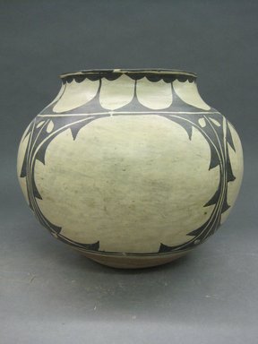 Pueblo, Keres. <em>Jar</em>, late 19th century. Clay, slip, 9 1/4 x 6 3/4 in.  (23.5 x 17.1 cm). Brooklyn Museum, Riggs Pueblo Pottery Fund, 02.257.2534. Creative Commons-BY (Photo: Brooklyn Museum, CUR.02.257.2534_view1.jpg)