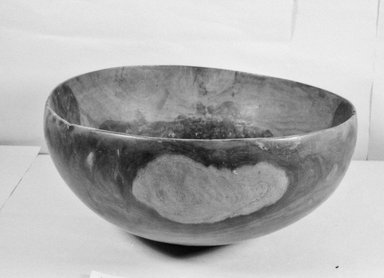 Hawaiian. <em>Bowl (‘Umeke)</em>, before 1902. Wood, 15 in. (38.1 cm). Brooklyn Museum, Gift of George C. Brackett and Robert B. Woodward, 02.258.2626. Creative Commons-BY (Photo: Brooklyn Museum, CUR.02.258.2626_bw.jpg)