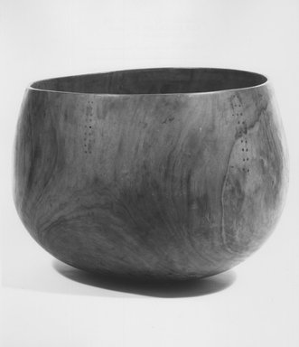 Hawaiian. <em>Bowl (‘Umeke)</em>, before 1902. Wood, 9 7/16 x 13in. (24 x 33cm). Brooklyn Museum, Gift of George C. Brackett and Robert B. Woodward, 02.258.2627. Creative Commons-BY (Photo: Brooklyn Museum, CUR.02.258.2627_print_front_bw.jpg)