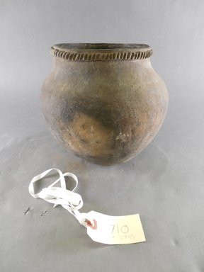 Ancient Pueblo (Anasazi). <em>Jar</em>. Clay, slip, 8 1/4 x 8 3/4 in. (21 x 22.2 cm). Brooklyn Museum, Gift of Charles A. Schieren, 02.259.2710. Creative Commons-BY (Photo: Brooklyn Museum, CUR.02.259.2710.jpg)