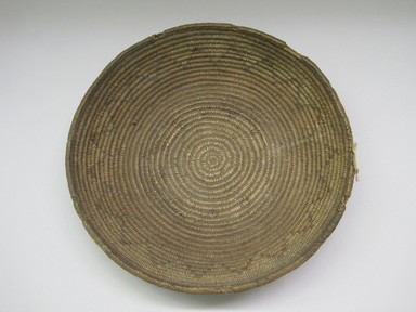 Navajo. <em>Coiled Basket (Ts'a) with Dyed Triangle Pattern</em>. Fiber, 2 1/2 x 12 1/2 in.  (6.4 x 31.7 cm). Brooklyn Museum, Museum Expedition 1903, Museum Collection Fund, 03.325.3608. Creative Commons-BY (Photo: , CUR.03.325.3608_view01.jpg)