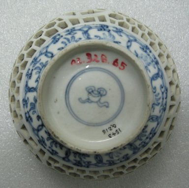  <em>Bowl</em>, 1700-1725. Decorated porcelain, 3 x 5 1/2 in. (7.6 x 14 cm). Brooklyn Museum, Gift of Reverend Alfred Duane Pell, 03.328.65. Creative Commons-BY (Photo: Brooklyn Museum, CUR.03.328.65_bottom.jpg)
