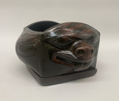 Haida. <em>Bear Feast Bowl</em>, 19th century. Wood, plant fiber, twine, 8 x 13 1/2 x 12 in. (20.3 x 34.3 x 30.5 cm). Brooklyn Museum, Museum Expedition 1905, Museum Collection Fund, 05.251. Creative Commons-BY (Photo: Brooklyn Museum, CUR.05.251_overall.jpg)