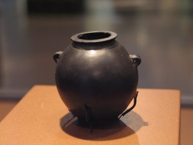  <em>Cosmetic Jar</em>, ca. 3600–2675 B.C.E. Basalt, 2 1/16 x 1 3/4 in. (5.2 x 4.4 cm). Brooklyn Museum, Charles Edwin Wilbour Fund, 05.320. Creative Commons-BY (Photo: Brooklyn Museum, CUR.05.320_erg3.jpg)