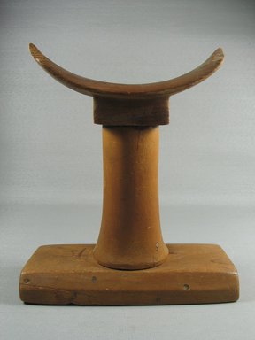  <em>Headrest</em>, ca. 2350-2170 B.C.E., or later. Wood, 8 3/8 × 3 1/16 × 6 3/4 in. (21.3 × 7.7 × 17.2 cm). Brooklyn Museum, Charles Edwin Wilbour Fund, 05.325. Creative Commons-BY (Photo: , CUR.05.325_view01.jpg)