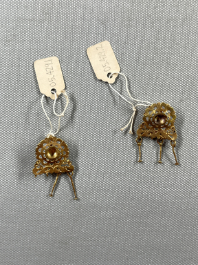 Roman. <em>Two Earrings</em>, 3rd century C.E. Gold, 05.429.1: 15/16 in. (2.4 cm). Brooklyn Museum, Ella C. Woodward Memorial Fund, 05.429.1-.2. Creative Commons-BY (Photo: Brooklyn Museum, CUR.05.429.1-.2_overall01.jpg)