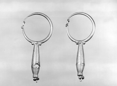  <em>Pair of Earrings</em>, 6th-7th century C.E. Gold, glass, 05.471.1: Length 2 11/16 in. (6.9 cm). Brooklyn Museum, Ella C. Woodward Memorial Fund, 05.471.1-.2. Creative Commons-BY (Photo: Brooklyn Museum, CUR.05.471.1-.2_negA_bw.jpg)