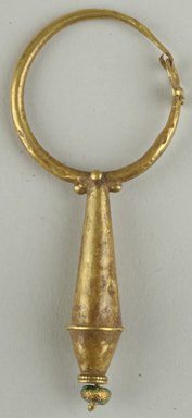  <em>Single Earring</em>, 6th-7th century C.E. Gold, glass, 2 11/16 in. (6.8 cm). Brooklyn Museum, Ella C. Woodward Memorial Fund, 05.477. Creative Commons-BY (Photo: Brooklyn Museum (in collaboration with Index of Christian Art, Princeton University), CUR.05.477_ICA.jpg)