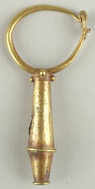  <em>Single Earring</em>, 6th-7th century C.E. Gold, 1 7/8 in. (4.7 cm). Brooklyn Museum, Ella C. Woodward Memorial Fund, 05.479. Creative Commons-BY (Photo: Brooklyn Museum (in collaboration with Index of Christian Art, Princeton University), CUR.05.479_ICA.jpg)