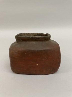 Hopi Pueblo. <em>Salt Jar (Eung-ta shi-wa)</em>. Ceramic, slip, 3 3/16 × 4 1/2 × 3 3/4 in. (8.1 × 11.4 × 9.5 cm). Brooklyn Museum, Museum Expedition 1905, Museum Collection Fund, 05.588.7136. Creative Commons-BY (Photo: Brooklyn Museum, CUR.05.588.7136_view01.jpg)