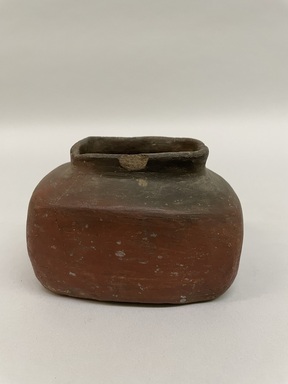 Hopi Pueblo. <em>Salt Jar (Eung-ta shi-wa)</em>. Ceramic, slip, 3 3/16 × 4 1/2 × 3 3/4 in. (8.1 × 11.4 × 9.5 cm). Brooklyn Museum, Museum Expedition 1905, Museum Collection Fund, 05.588.7136. Creative Commons-BY (Photo: Brooklyn Museum, CUR.05.588.7136_view03.jpg)