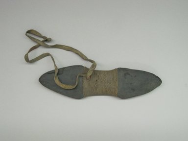George Capelle (Yurok). <em>Double Point Knife</em>. Stone, iris fiber? twine, hide, pigment, 9/16 x 3 3/8 x 11 1/4 in.  (1.5 x 8.5 x 28.5 cm). Brooklyn Museum, Museum Expedition 1905, Museum Collection Fund, 05.588.7561. Creative Commons-BY (Photo: Brooklyn Museum, CUR.05.588.7561.jpg)