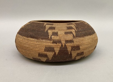Pomo. <em>Basket</em>, early 20th century. Willow, sedge root, bulrush, 3 1/8 × 8 1/4 × 8 1/4 in. (7.9 × 21 × 21 cm). Brooklyn Museum, Museum Expedition 1906, Museum Collection Fund, 06.331.8017. Creative Commons-BY (Photo: Brooklyn Museum, CUR.06.331.8017_view01-1.jpg)