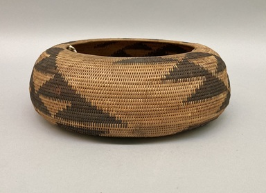 Pomo. <em>Coiled Basket</em>. Willow, sedge root, bulrush root, clamshell beads, cotton string, 3 1/4 × 10 × 10 in. (8.3 × 25.4 × 25.4 cm). Brooklyn Museum, Museum Expedition 1906, Museum Collection Fund, 06.331.8117. Creative Commons-BY (Photo: Brooklyn Museum, CUR.06.331.8117_view01.jpg)