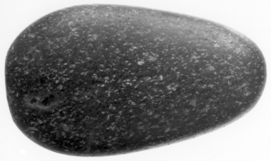  <em>Hammerstone</em>, ca. 4400-2170 B.C.E. Diorite, 2 5/8 x 1 5/16 x 4 1/2 in. (6.6 x 3.4 x 11.5 cm). Brooklyn Museum, Charles Edwin Wilbour Fund, 07.447.1002. Creative Commons-BY (Photo: , CUR.07.447.1002_NegID_07.447.965_GRPA_print_cropped_bw.jpg)