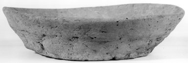  <em>Shallow Plate</em>, ca. 3100-2675 B.C.E. Clay, 1 15/16 x Greatest Diam. 8 in. (5 x 20.3 cm). Brooklyn Museum, Charles Edwin Wilbour Fund, 07.447.1373a. Creative Commons-BY (Photo: Brooklyn Museum, CUR.07.447.1373a_NegA_print_bw.jpg)